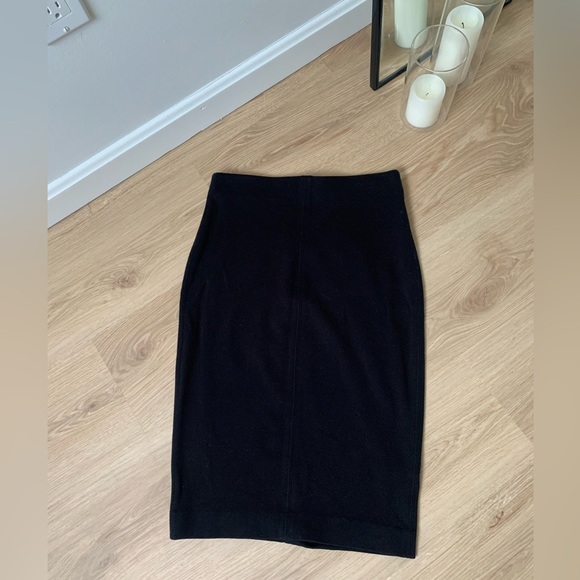 Aritzia - Lis tube/pencil skirt - Picture 1 of 2